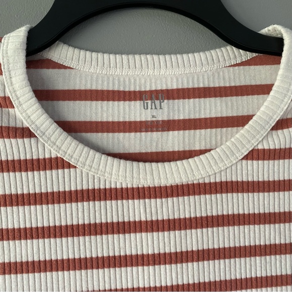 Gap Ribbed Coral / White Striped Crewneck TShirt - Women’s L - Picture 2 of 4